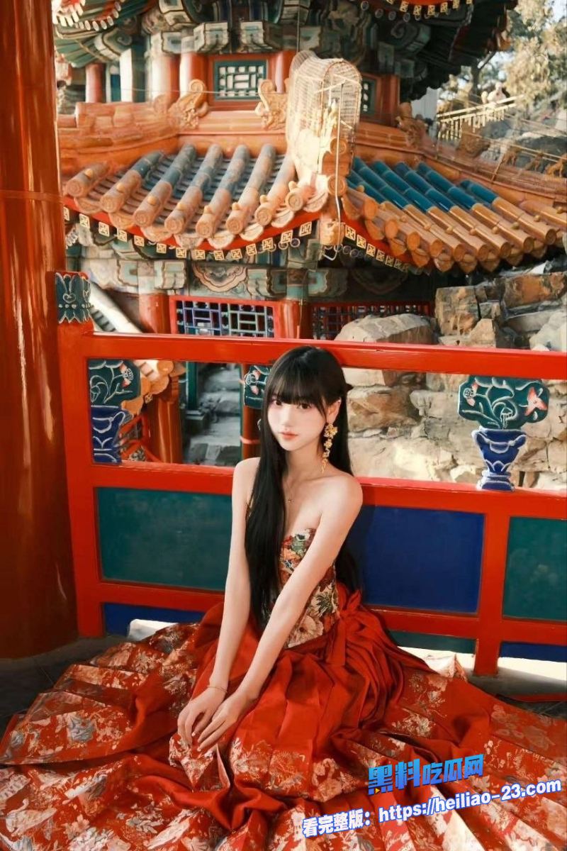 长沙大学JK黑丝学妹向菲菲酒店激战曝光轻车熟路撸硬鸡吧无套后入内射浓精白虎逼特写炸裂 1 长沙大学JK黑丝学妹向菲菲酒店激战曝光轻车熟路撸硬鸡吧无套后入内射浓精白虎逼特写炸裂 1