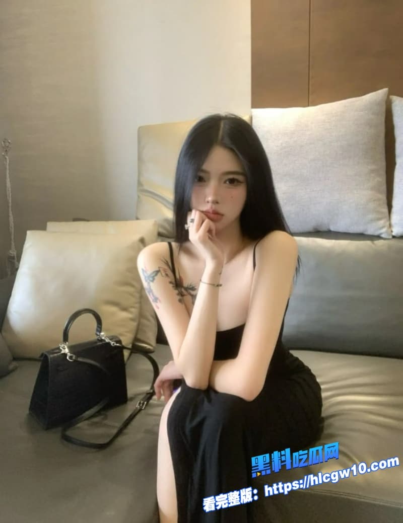 白天高冷御姐OL晚上黑丝M腿制服反差婊极品身材腿张开求调教诱惑到你直接缴枪1 白天高冷御姐OL晚上黑丝M腿制服反差婊极品身材腿张开求调教诱惑到你直接缴枪1