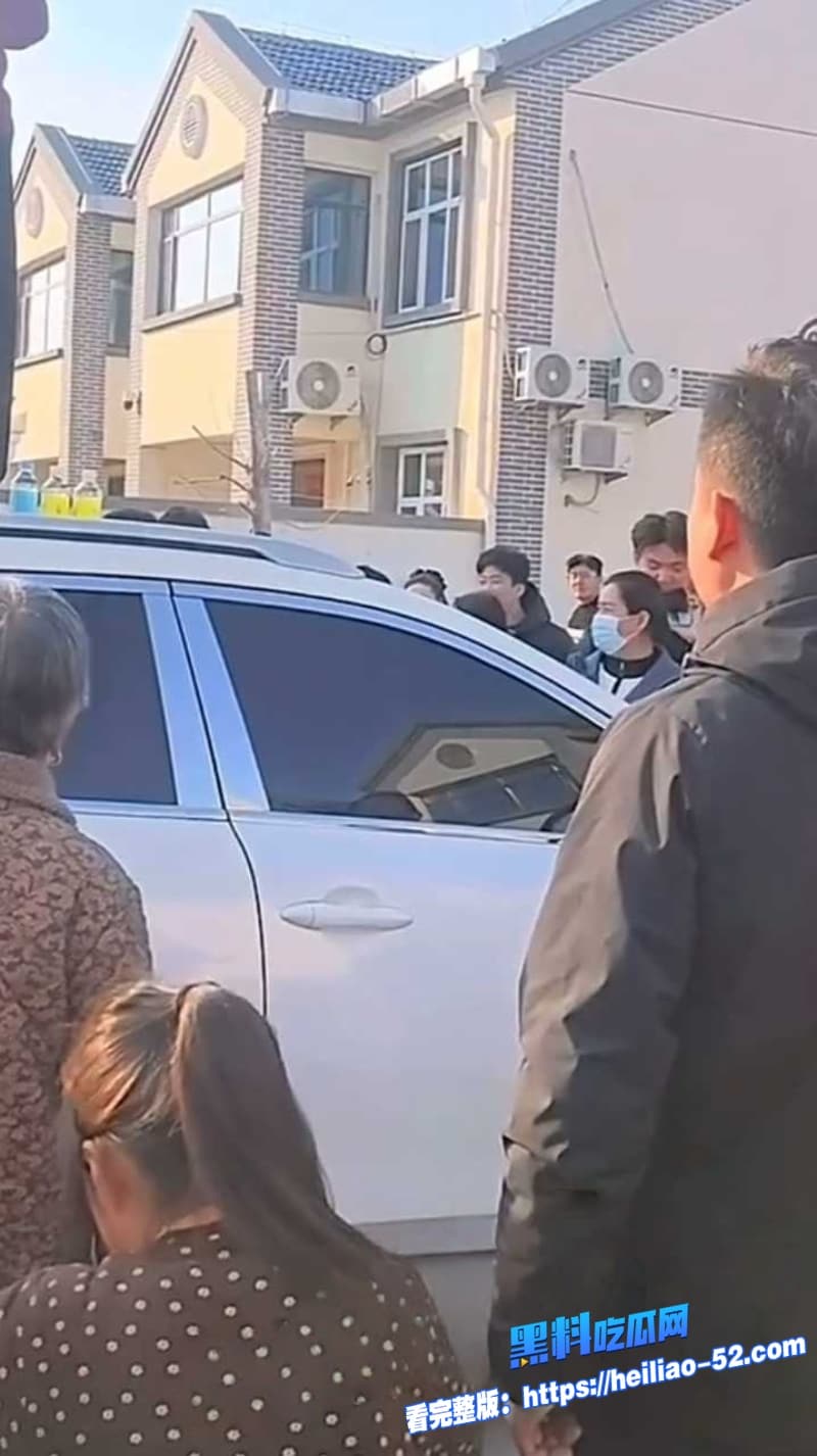 山东菏泽单县张集新年大瓜原配站车顶堵小三曝光渣男包养生私生子现场视频流出 15 山东菏泽单县张集新年大瓜原配站车顶堵小三曝光渣男包养生私生子现场视频流出 15
