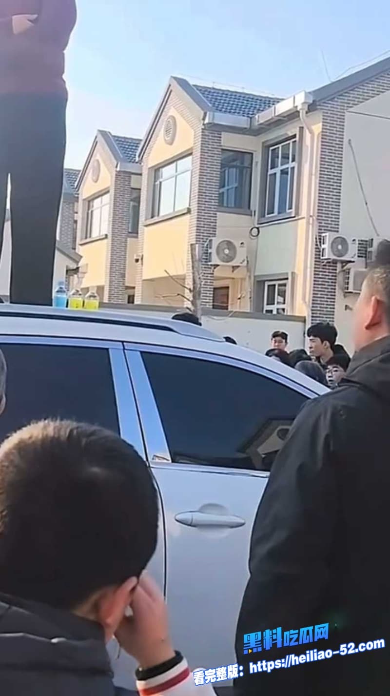 山东菏泽单县张集新年大瓜原配站车顶堵小三曝光渣男包养生私生子现场视频流出 17 山东菏泽单县张集新年大瓜原配站车顶堵小三曝光渣男包养生私生子现场视频流出 17