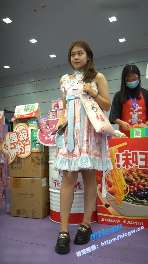 街头抄底偷拍!某漫展上冒死偷拍女cos和游客裙底风光 小姐姐们的内裤也太可爱了!10 街头抄底偷拍!某漫展上冒死偷拍女cos和游客裙底风光 小姐姐们的内裤也太可爱了!10