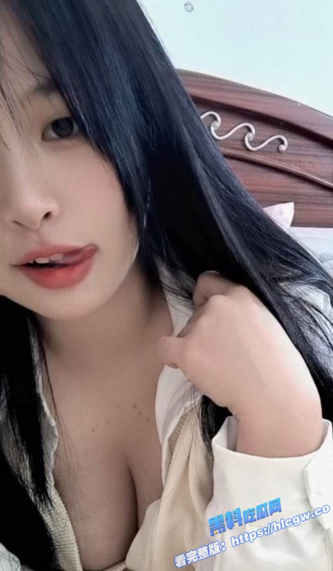 湖南永州反差女 李静雯 19岁童颜巨乳家中偷偷道具自慰插逼 大量不雅视频流出！图1