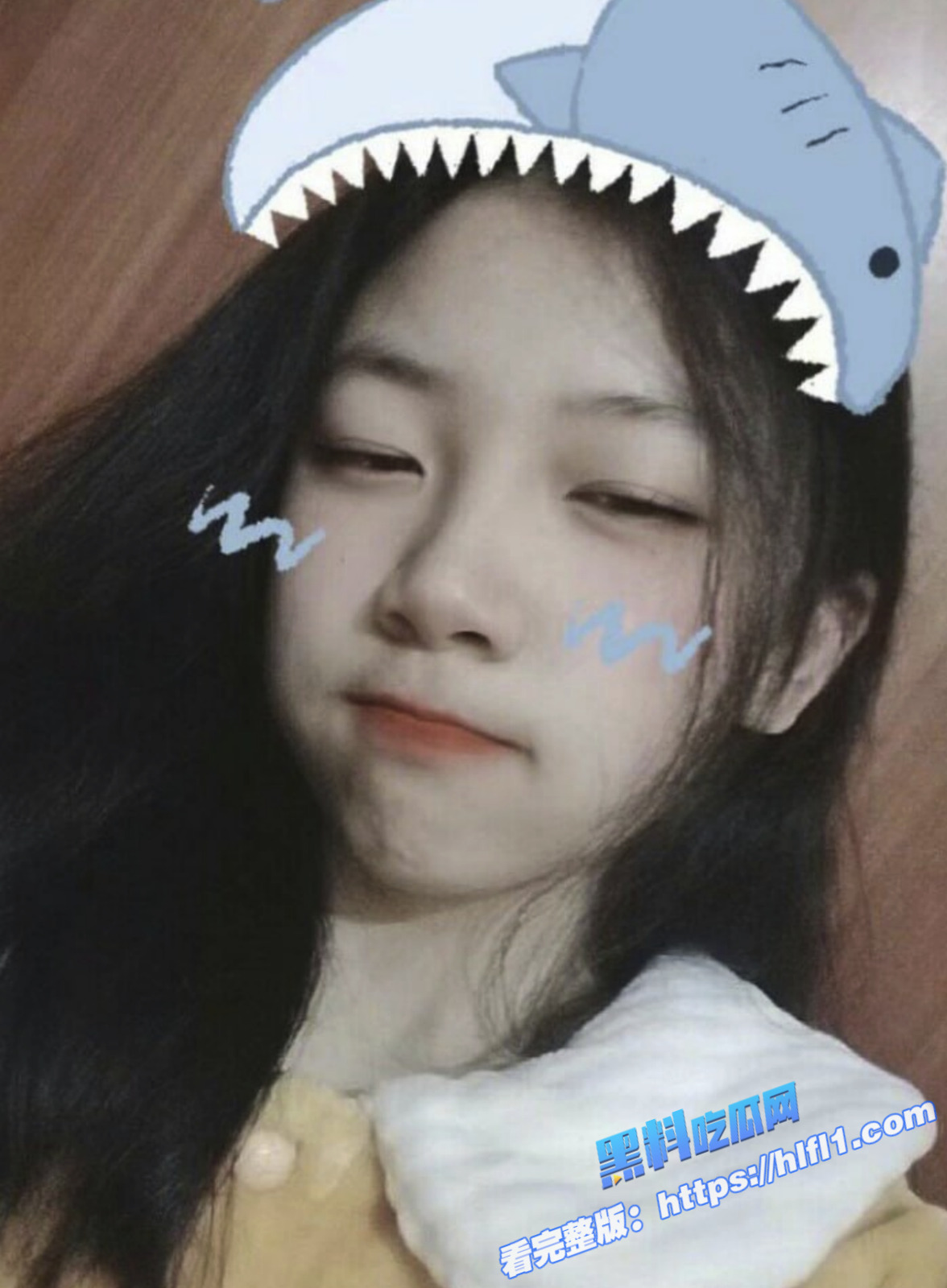 极品反差眼镜妹 十个眼镜九个骚 又自慰奖励自己 两根手指扣得逼水声啪啪响!1