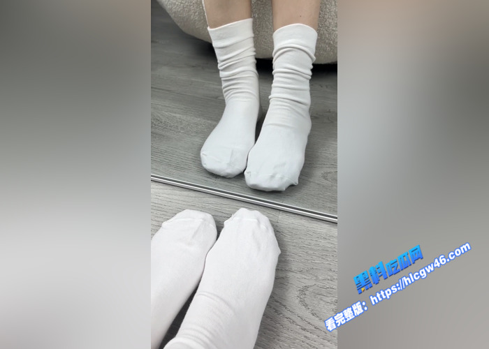 推特极品福利姬 笑起来甜美可爱 自拍舔脚自慰福利合集 黑料吃瓜网独家曝光14