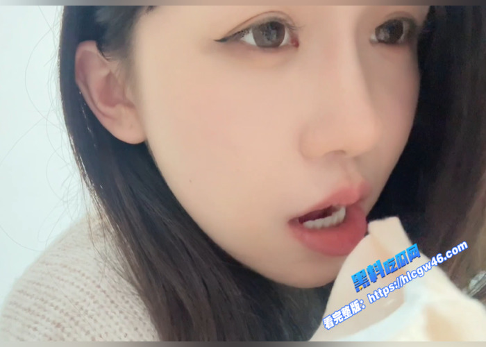 推特极品福利姬 笑起来甜美可爱 自拍舔脚自慰福利合集 黑料吃瓜网独家曝光27