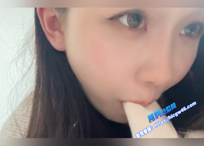 推特极品福利姬 笑起来甜美可爱 自拍舔脚自慰福利合集 黑料吃瓜网独家曝光35