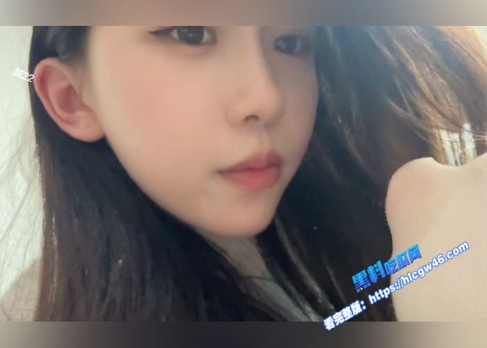 推特极品福利姬 笑起来甜美可爱 自拍舔脚自慰福利合集 黑料吃瓜网独家曝光38