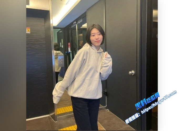 北京朝阳区健身俱乐部眼镜反差女教练于雯第二弹自拍自慰小视频流出小淫穴摸两下就湿了 图1WH700x500px 北京朝阳区健身俱乐部眼镜反差女教练于雯第二弹自拍自慰小视频流出小淫穴摸两下就湿了 图1WH700x500px