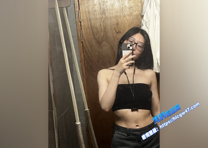 北京朝阳区健身俱乐部眼镜反差女教练于雯第二弹自拍自慰小视频流出小淫穴摸两下就湿了 图7WH700x500px 北京朝阳区健身俱乐部眼镜反差女教练于雯第二弹自拍自慰小视频流出小淫穴摸两下就湿了 图7WH700x500px
