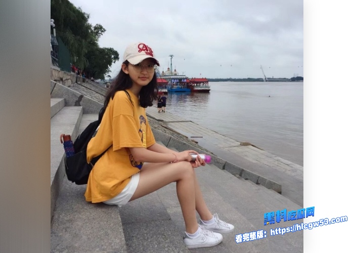清纯女大学生与男友自拍啪啪视频泄密跪地给男友深喉口交粉嫩小穴被快速无套抽插反差感拉满 图1WH700x500px 清纯女大学生与男友自拍啪啪视频泄密跪地给男友深喉口交粉嫩小穴被快速无套抽插反差感拉满 图1WH700x500px