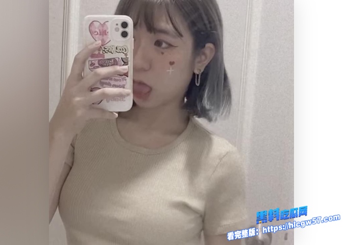 台湾女大学生反差婊 周子晴 与炮友打炮 床上被各种姿势榨干小穴 彻底沦为大屌下的泄欲玩具！ 2WH700x500px