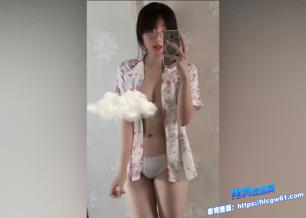 云南师范大学眼镜娘周晓琴反差萝莉眼睛妹给男友发自慰视频泄露细长手指轻轻抠逼嫩出水 6 云南师范大学眼镜娘周晓琴反差萝莉眼睛妹给男友发自慰视频泄露细长手指轻轻抠逼嫩出水 6