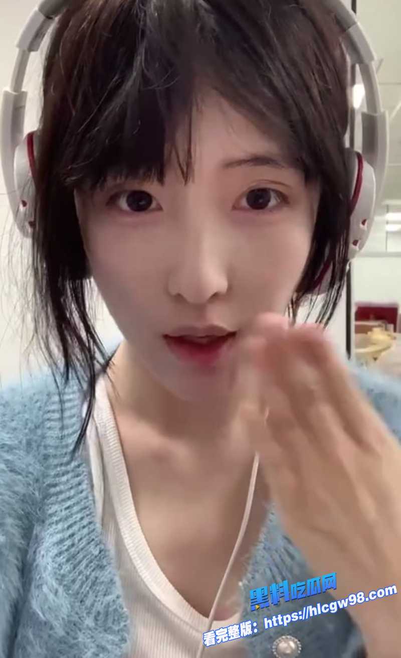 抖音极品高颜值美少女张人o私密付费定制大尺度自慰福利姬视频曝光2