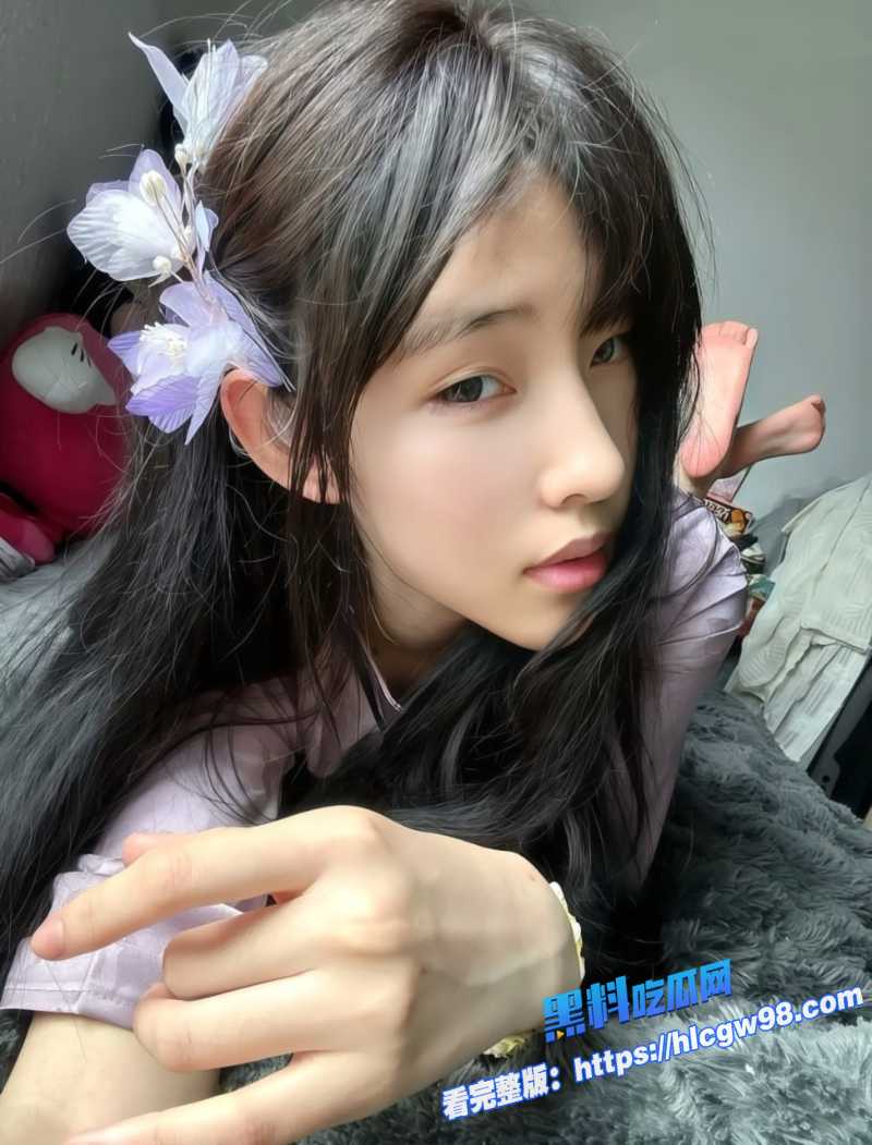 抖音极品高颜值美少女张人o私密付费定制大尺度自慰福利姬视频曝光5
