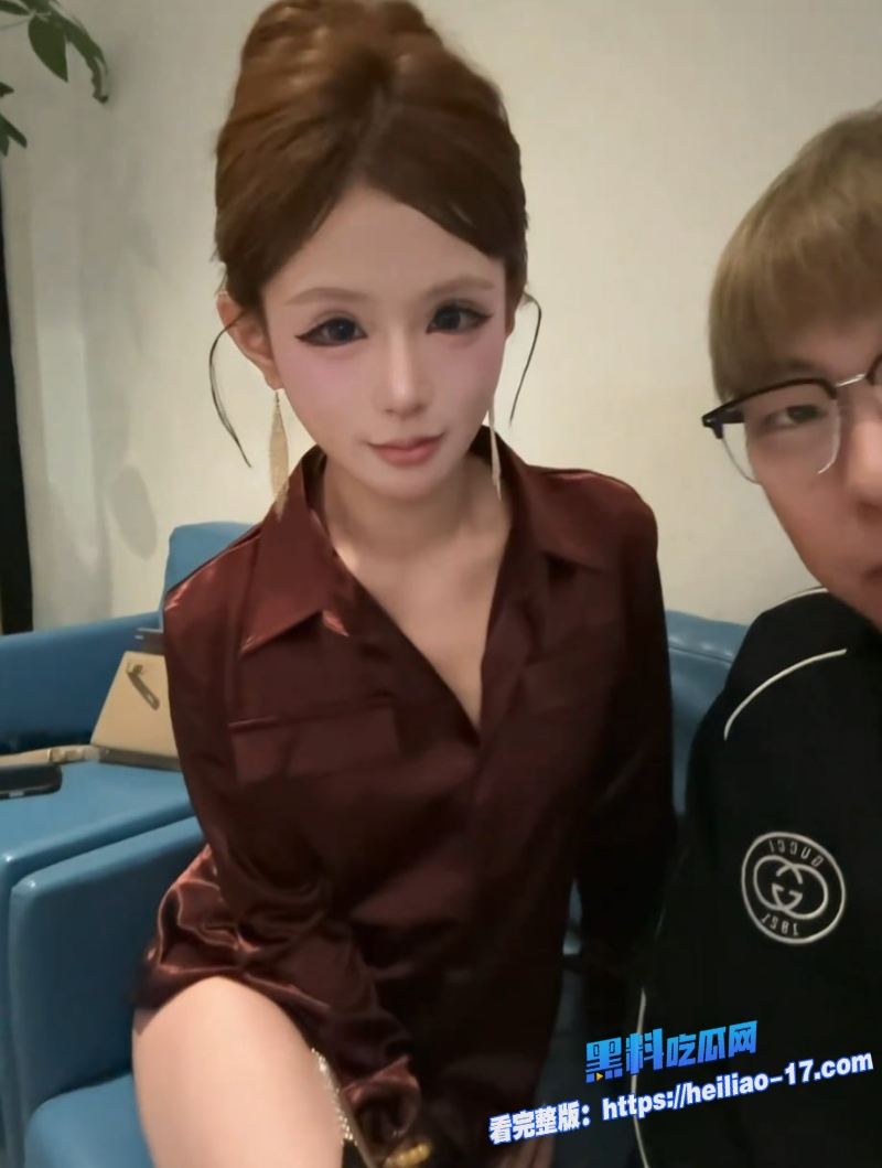 抖音符文女神小娇七十万条评论疯求一夜爆火独家原视频曝光绝美瓜子脸搭满背纹身和黄毛小伙床上水火交融爽到爆炸 9