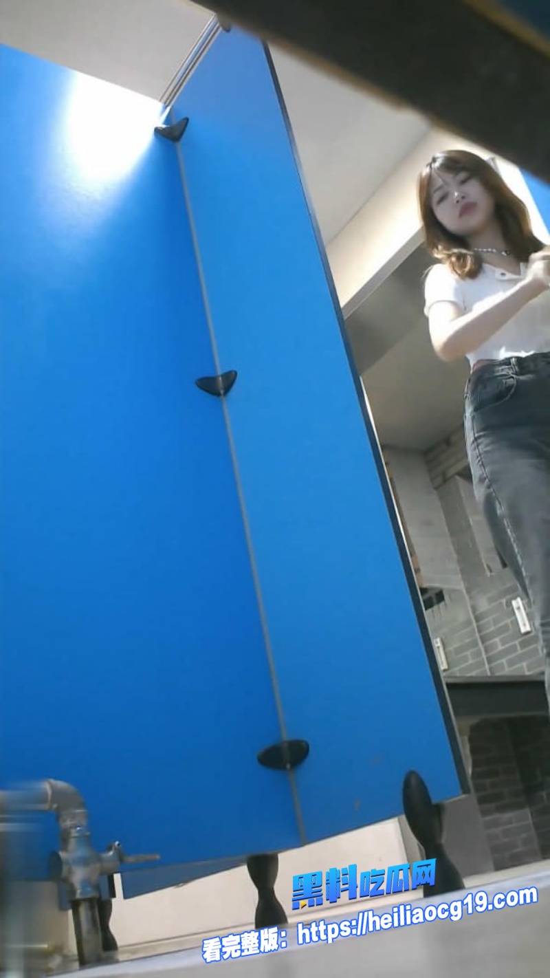 艺校女厕偷拍7 艺校女厕偷拍7