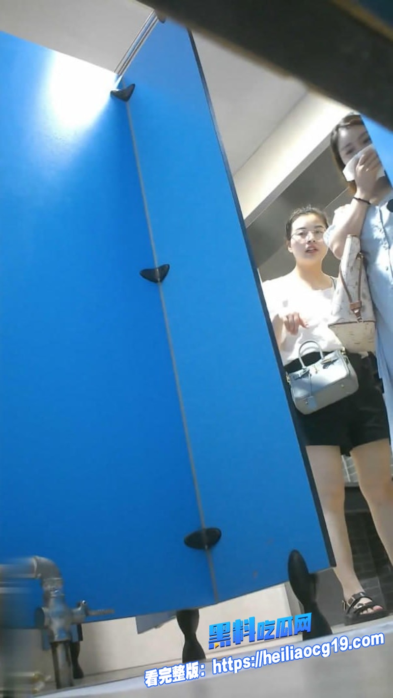 艺校女厕偷拍8 艺校女厕偷拍8