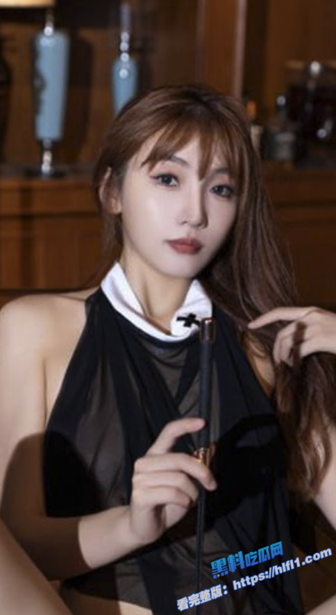 秀人网模特 陆萱萱 大尺度定制私拍 扮演修女上演SM 性感黑丝微漏鲍鱼！1
