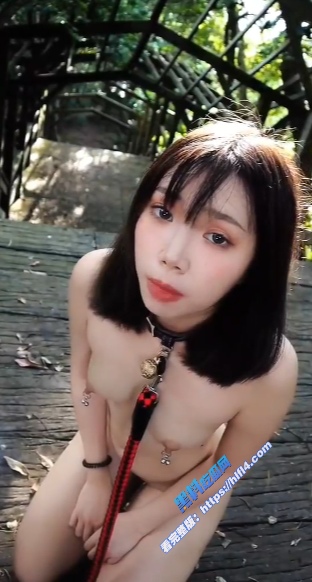 推特网红反差萝莉嫩妹 Lunana露娜 5000元订阅 大尺度户外露出 露脸调教 吃鸡啪啪！ 图4