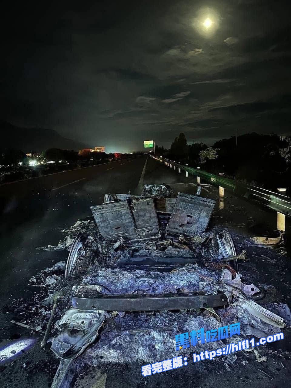 路虎揽胜被烧01 路虎揽胜被烧01