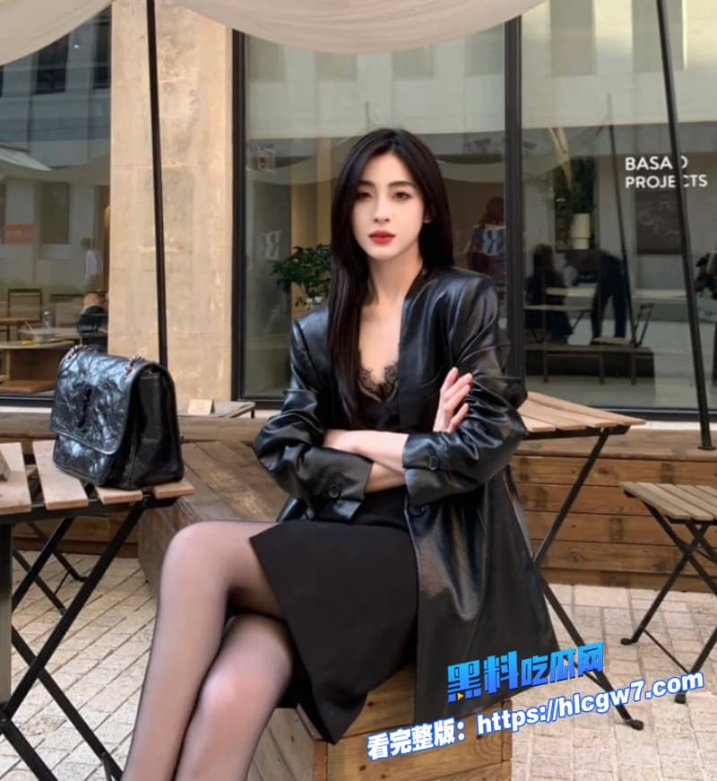 家庭乱伦两亲兄弟互换媳妇兄弟俩压着对方老婆狂干一夜真实乱伦视频曝光5