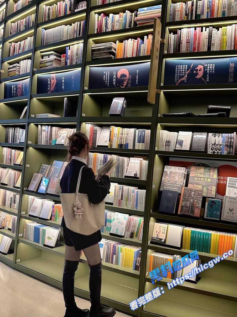 极品清纯反差小母狗 蜜桃臀嫩鲍 小母狗楼道后入,口交吃主人的屁眼 真的是太骚了！4