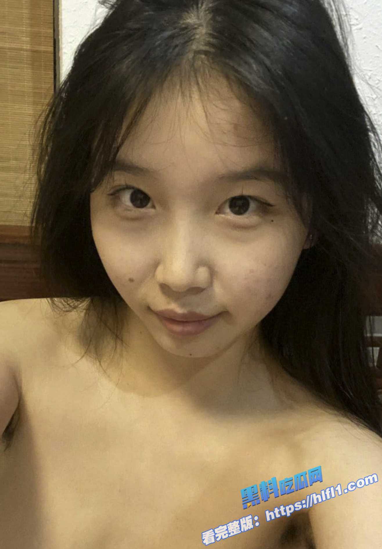 山东极品反差婊 看起来一脸乖巧 实则骚气十足 揉奶抠逼最喜欢吃大鸡鸡！1