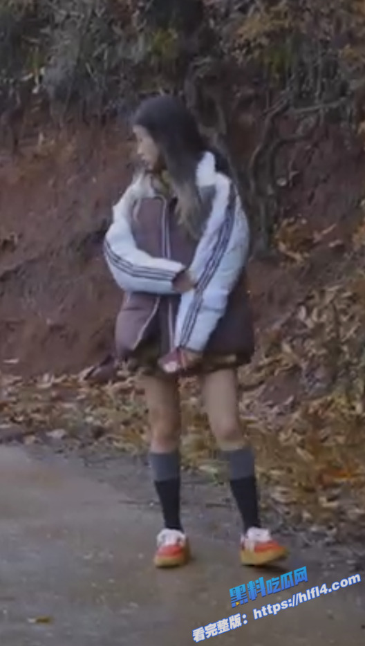 开小米SU7-Ultra 去乡村套路拜金女 骗上车后直接激情车震 小妹蜜穴被疯狂爆操！3