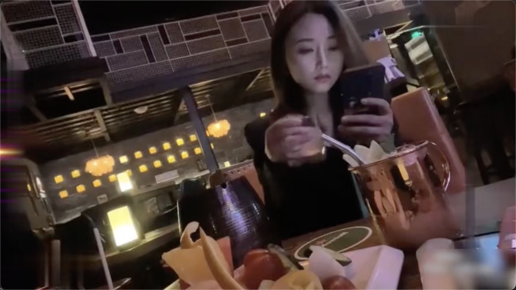 纹身渣男酒吧搭讪高冷御姐，带回酒店智斗一番成功灌醉，弄上床谁知操到一般发酒疯1