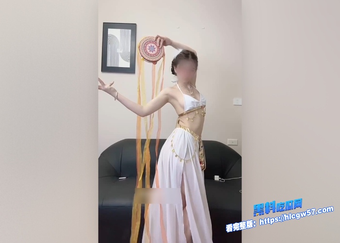 推特裸舞天花板以安yianyian158顶级长视频名族风裸舞喜欢盯着下方的小穴一直看真美 图4