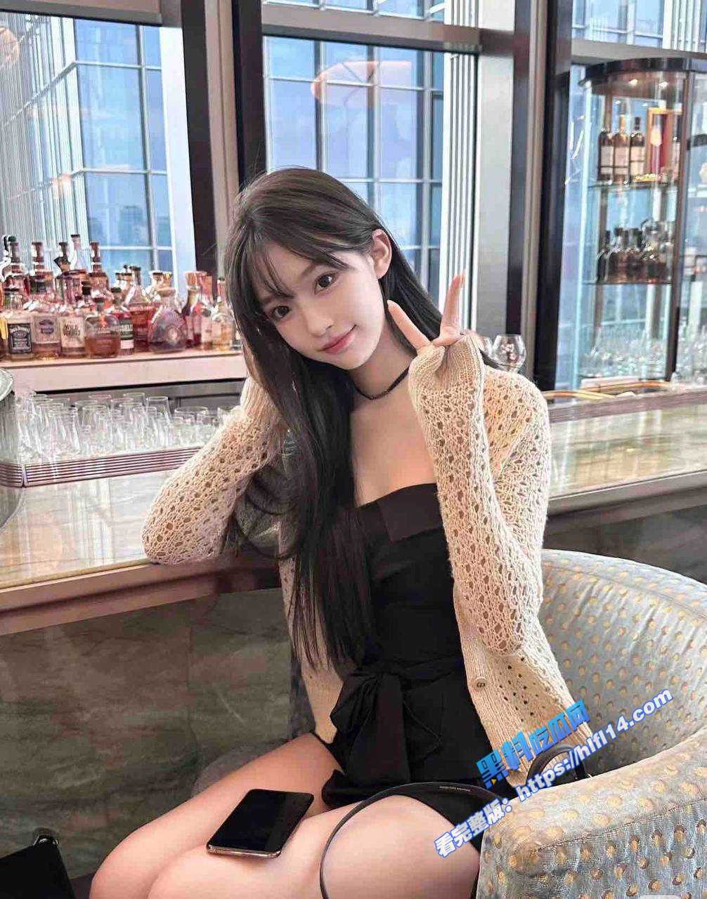 反差女学生 在户外自拍扣逼 白虎无毛嫩穴出白浆 还用假屌后入猛插高潮出淫水！1