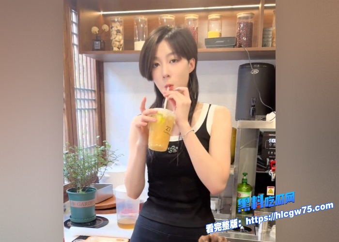 新晋台球女神抖音300w粉丝王思诺与师傅代勇和教练一起3P床上练球露脸实锤视频来袭吃瓜必看 图2 新晋台球女神抖音300w粉丝王思诺与师傅代勇和教练一起3P床上练球露脸实锤视频来袭吃瓜必看 图2