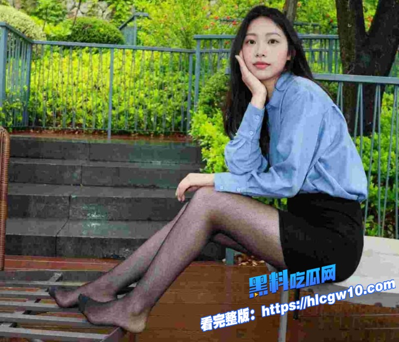 海角乱伦禽兽姐夫趁老婆上班出门偷偷把性感小姨子按在床上猛干2
