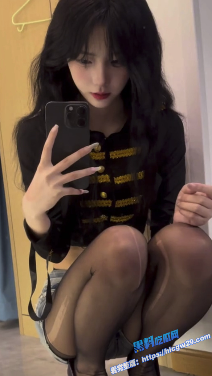 推特高颜值少妇 苗芳芳 被金主爸爸调教成母狗 做爱视频流出！4
