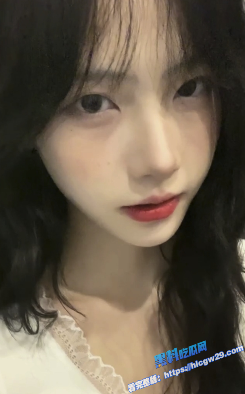 推特高颜值少妇 苗芳芳 被金主爸爸调教成母狗 做爱视频流出！7