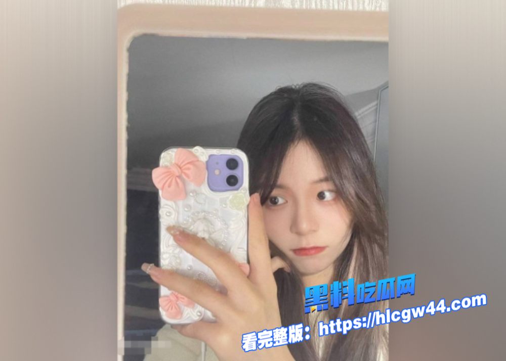 深圳大学高颜值舞蹈生许柳思自拍自慰与男友啪啪调教开档丝袜JK制服后入颜射 1