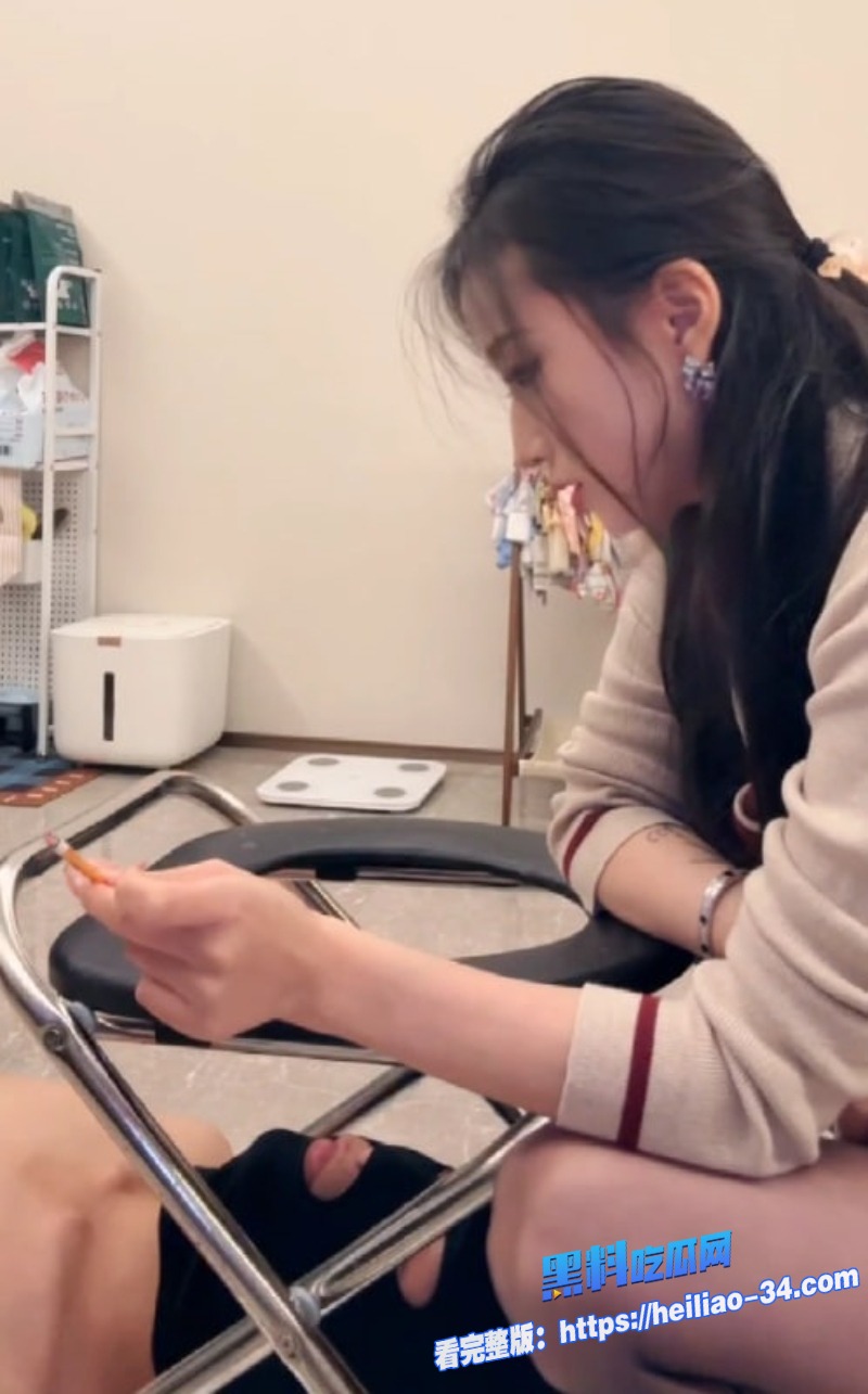 高颜值女王S水晶熊重口强制开发黄金贱畜黄金涂抹全覆盖羞辱拉满1 高颜值女王S水晶熊重口强制开发黄金贱畜黄金涂抹全覆盖羞辱拉满1