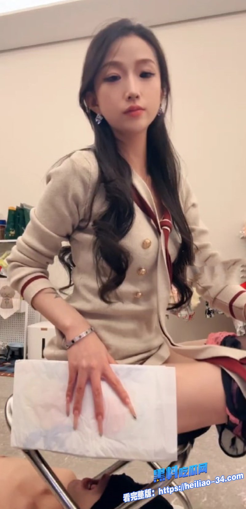 高颜值女王S水晶熊重口强制开发黄金贱畜黄金涂抹全覆盖羞辱拉满3 高颜值女王S水晶熊重口强制开发黄金贱畜黄金涂抹全覆盖羞辱拉满3
