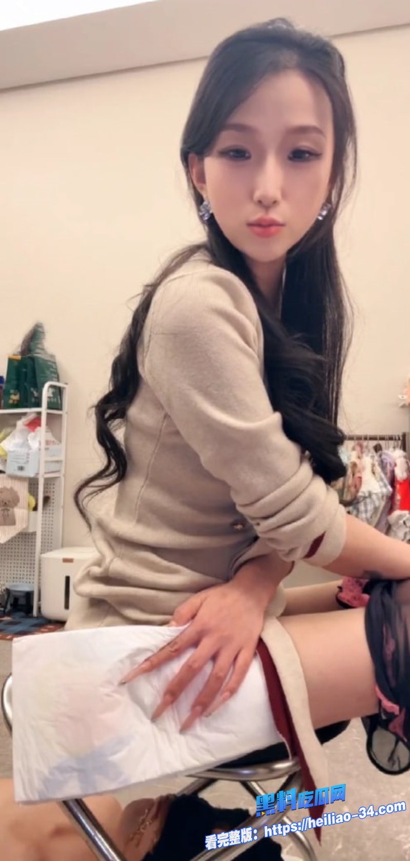 高颜值女王S水晶熊重口强制开发黄金贱畜黄金涂抹全覆盖羞辱拉满4 高颜值女王S水晶熊重口强制开发黄金贱畜黄金涂抹全覆盖羞辱拉满4