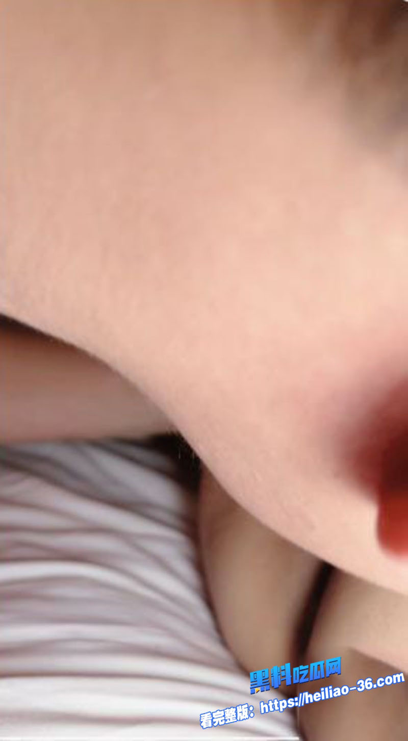 海角姐弟乱伦巨乳肥臀姐姐被弟弟操到双腿发软潮喷三次直接瘫软求饶真淫乱啊10