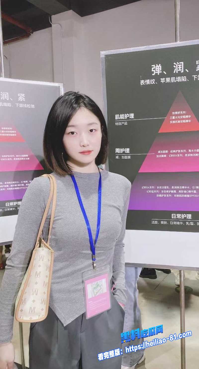 吉林卫生学院 李莉 平时可爱黏人样 出轨后被玩成母狗 跪舔摇屁股水流一地 男友绿得发慌图3 吉林卫生学院 李莉 平时可爱黏人样 出轨后被玩成母狗 跪舔摇屁股水流一地 男友绿得发慌图3
