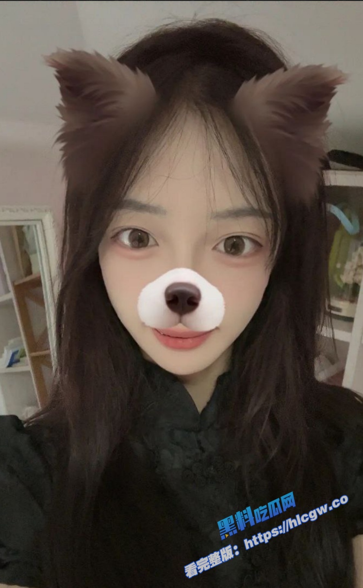 抖音10多万粉丝网红 在校大学生千元私拍定制全裸露点自慰福利视频泄密，长相清纯身材极品，是名妥妥的听主人话的骚母狗图3