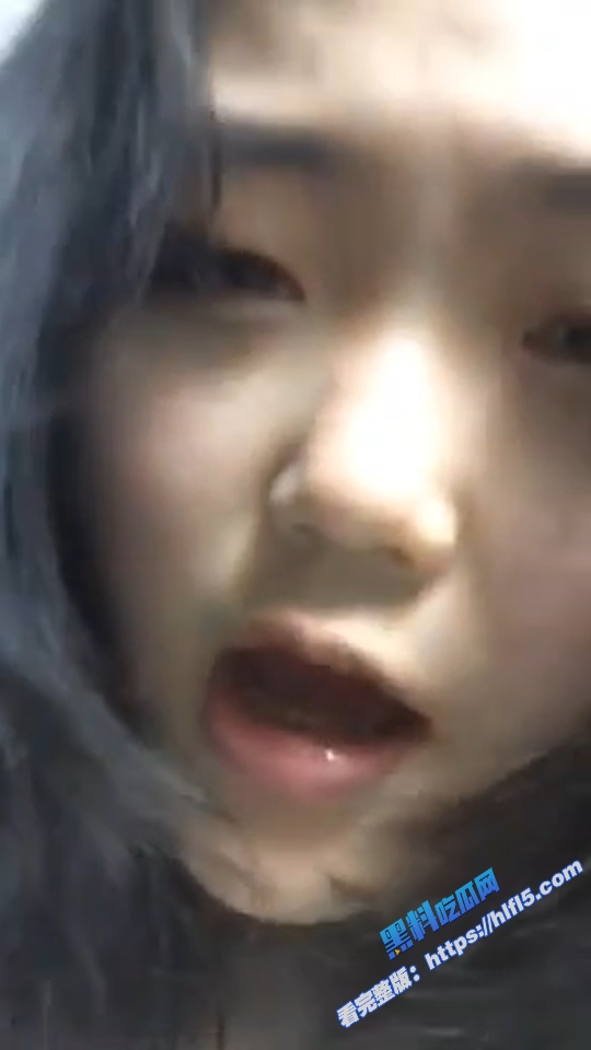 真实姐弟乱！山东教师姐姐和弟弟乱伦 母狗姐姐勾引弟弟进入她的秘密花园！2