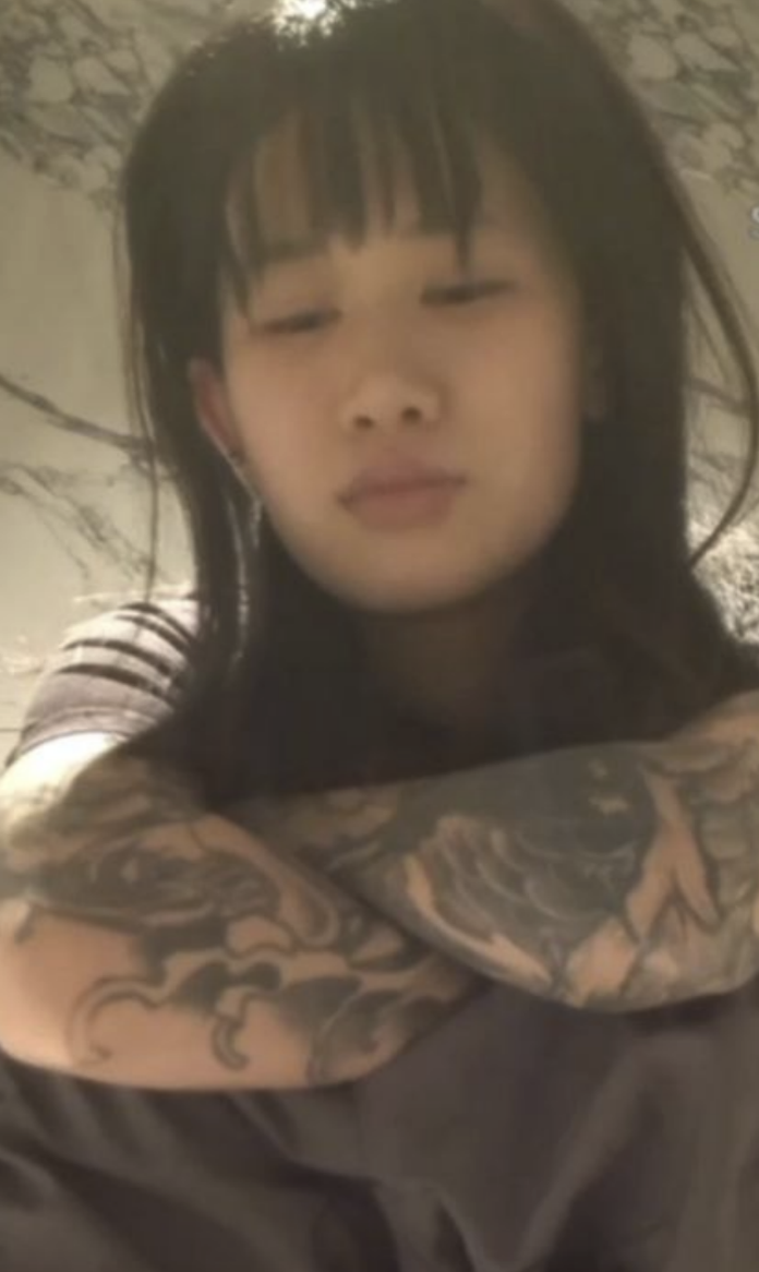 高清厕所偷拍！厕所安装摄像头 偷拍妹子放尿 尿完都不用纸擦一下的吗？1