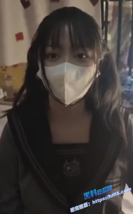 真实乱伦！暑假表妹来家里做客 看到小骚货穿着jk黑丝 忍不住把表妹强上了！1