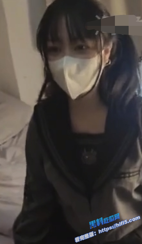 真实乱伦！暑假表妹来家里做客 看到小骚货穿着jk黑丝 忍不住把表妹强上了！3