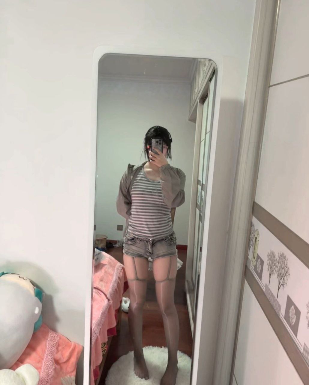 抖音网红反差母狗私拍视频曝光 看着是真的骚啊 大家可以猜猜是哪位网红！ 图1