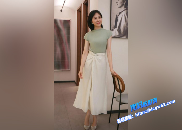 爆火的海角大神 真实小王子 终于还是把老妈操上了，自拍技术不咋地，但是架不住老妈骚啊1