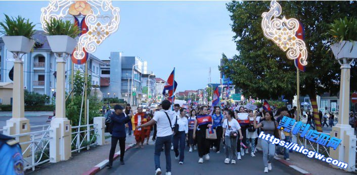 青年在暹粒市发起游行 呼吁泰方停止侵略行为04