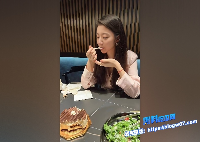 清纯长相最美警花张津瑜与土豪不雅视频曝光全程露脸口交舔屌玩到拉丝撅臀掰逼被无套后入真是当警犬一样调教高清修复版 图5